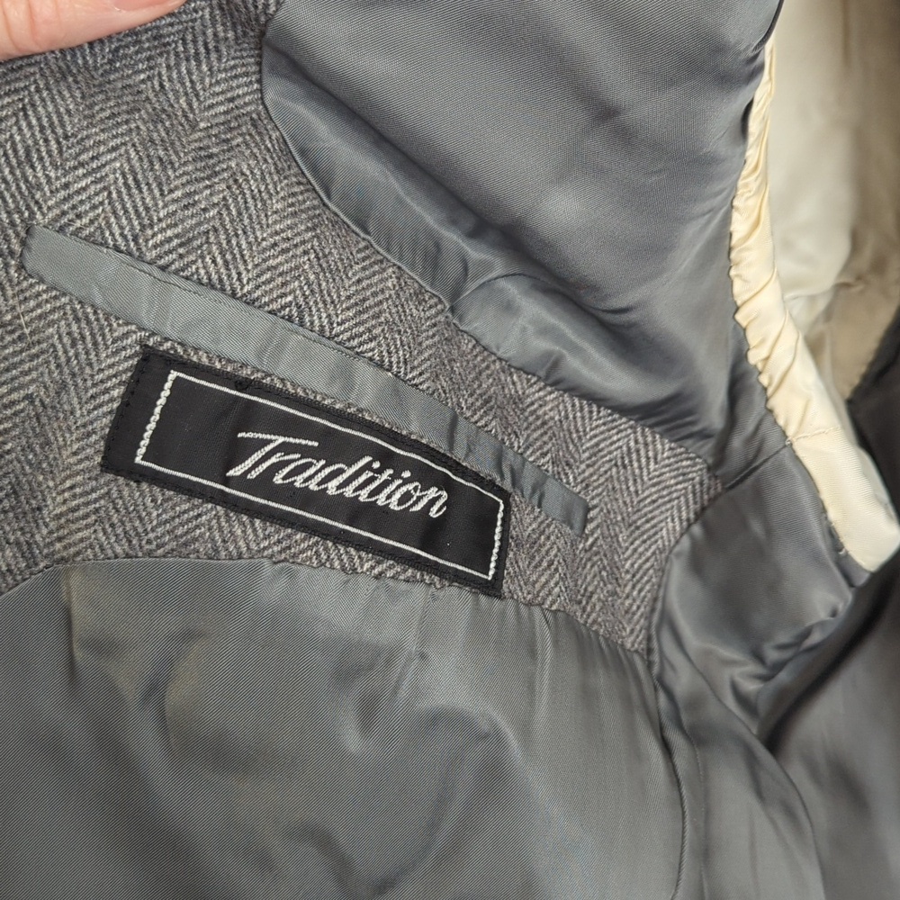 Mens 2 Pc Herringbone Suit - Picture 5 of 15